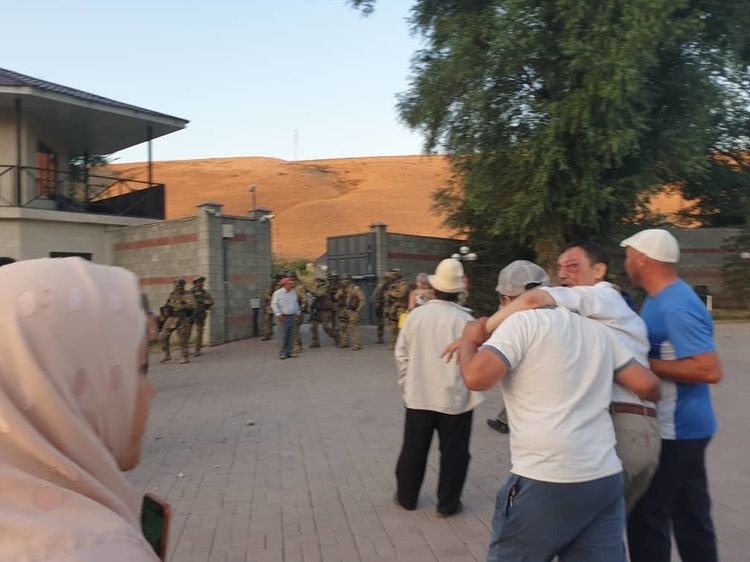 Задержание Алмазбека Атамбаева в селе Кой-Таш.  Прямой эфир!