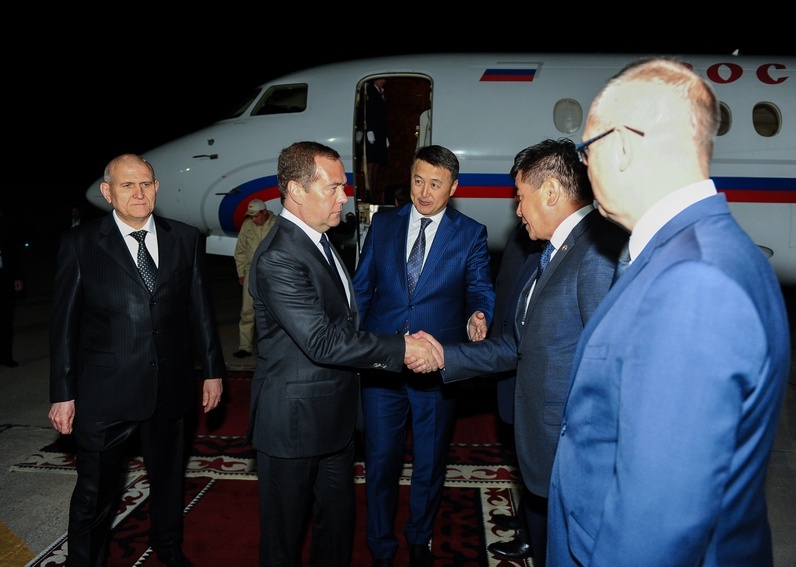 Дмитрий Медведев с рабочим визитом прибыл в Кыргызстан