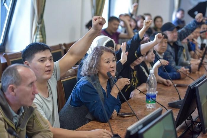 Конфликт на Ошском рынке: торговцы занимают территорию незаконно