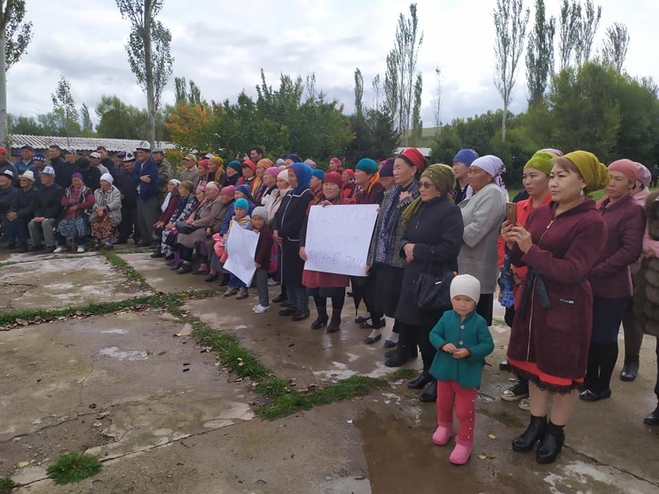 Почему Сагынбаева не сняли с охраны Атамбаева после лишения статуса?