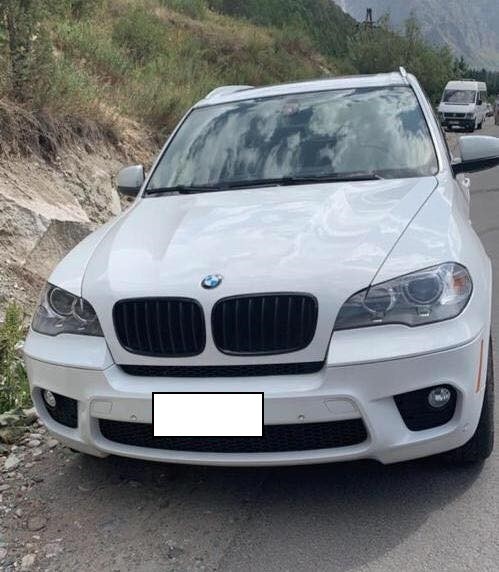 Мужчина выехал с рынка "Мадина" на BMW Х5 и исчез