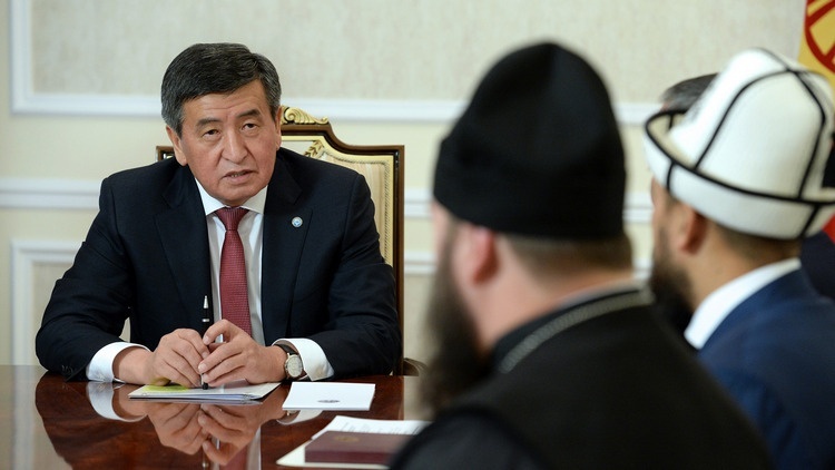 Жээнбеков обратился за помощью к муфтию и епископу