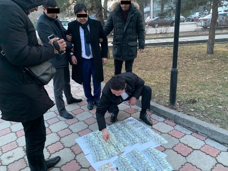 Замминистра транспорта Ногоайбаев задержан при даче взятки сотруднику ГКНБ