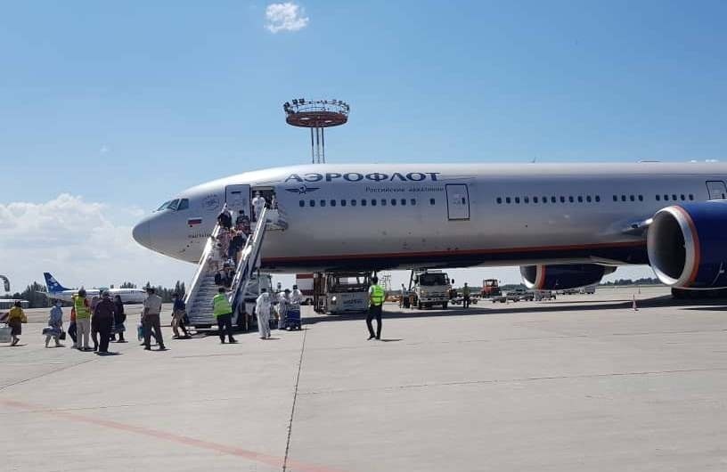 Позор! В "Манасе" медиков, прилетевших из Москвы, никто не встретил...