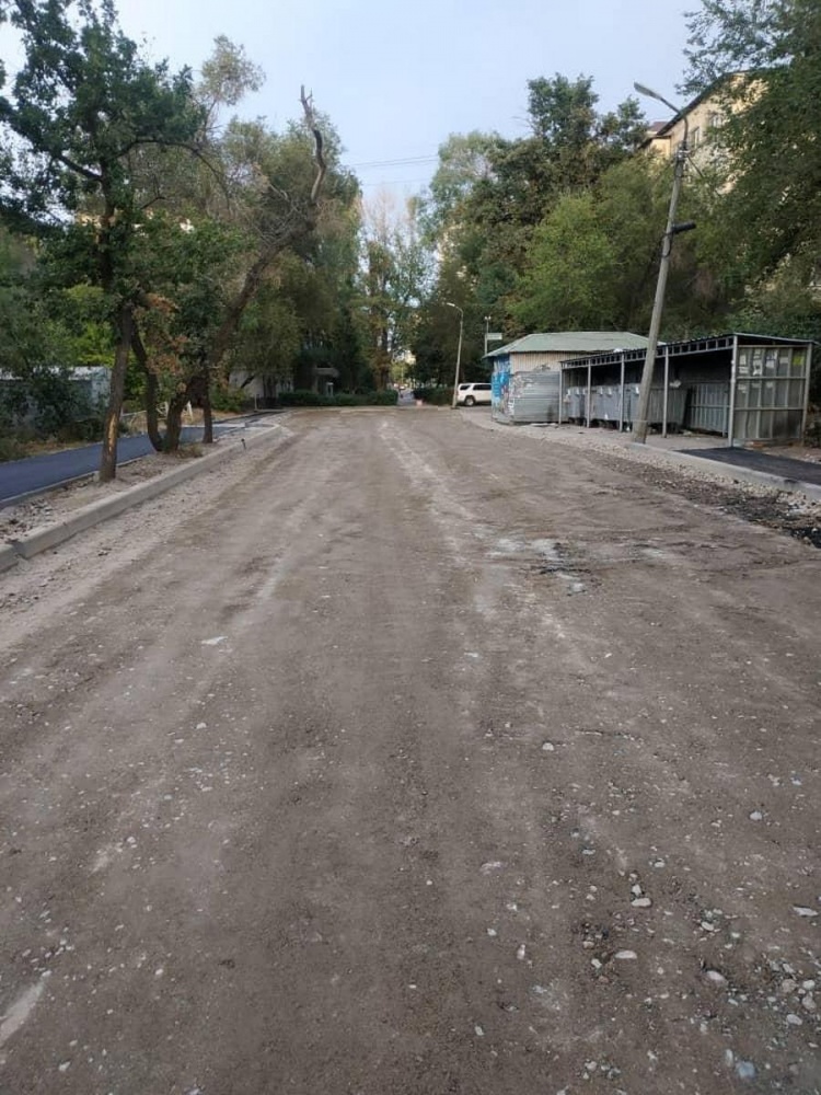 В Бишкеке возобновлен дорожный ремонт на улице Чокморова