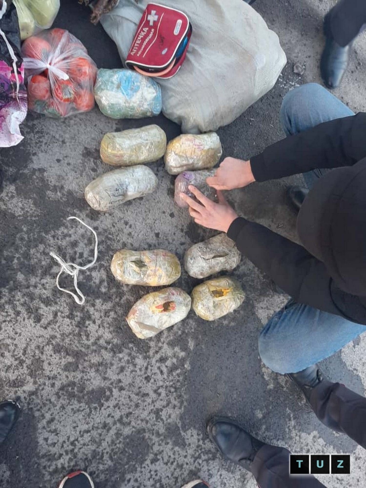 Эх, молодежь!.. Парни перевозили гашиш среди пакетов с продуктами