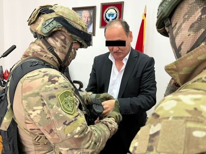 Алымкадыр Бейшеналиев все-таки "достал" Садыра Жапарова?