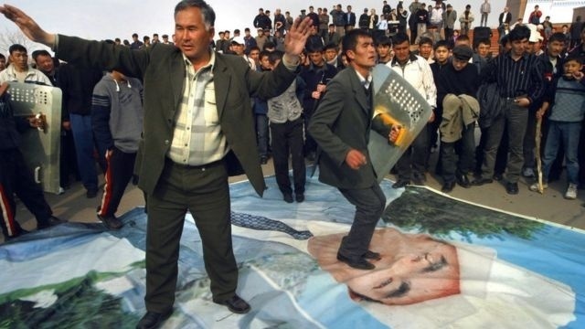 В сети опубликовали прощальное письмо Аскара Акаева