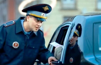 Кыргызстанец пытался дать взятку российским гаишникам, но не смог