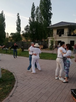 Вы видели, как танцует Атамбаев? Посмотрите!