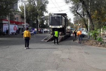 Мэрия просит владельцев убрать свои машины с Московской