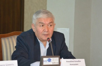 Биография: Алышбаев Калыбек Кенешович